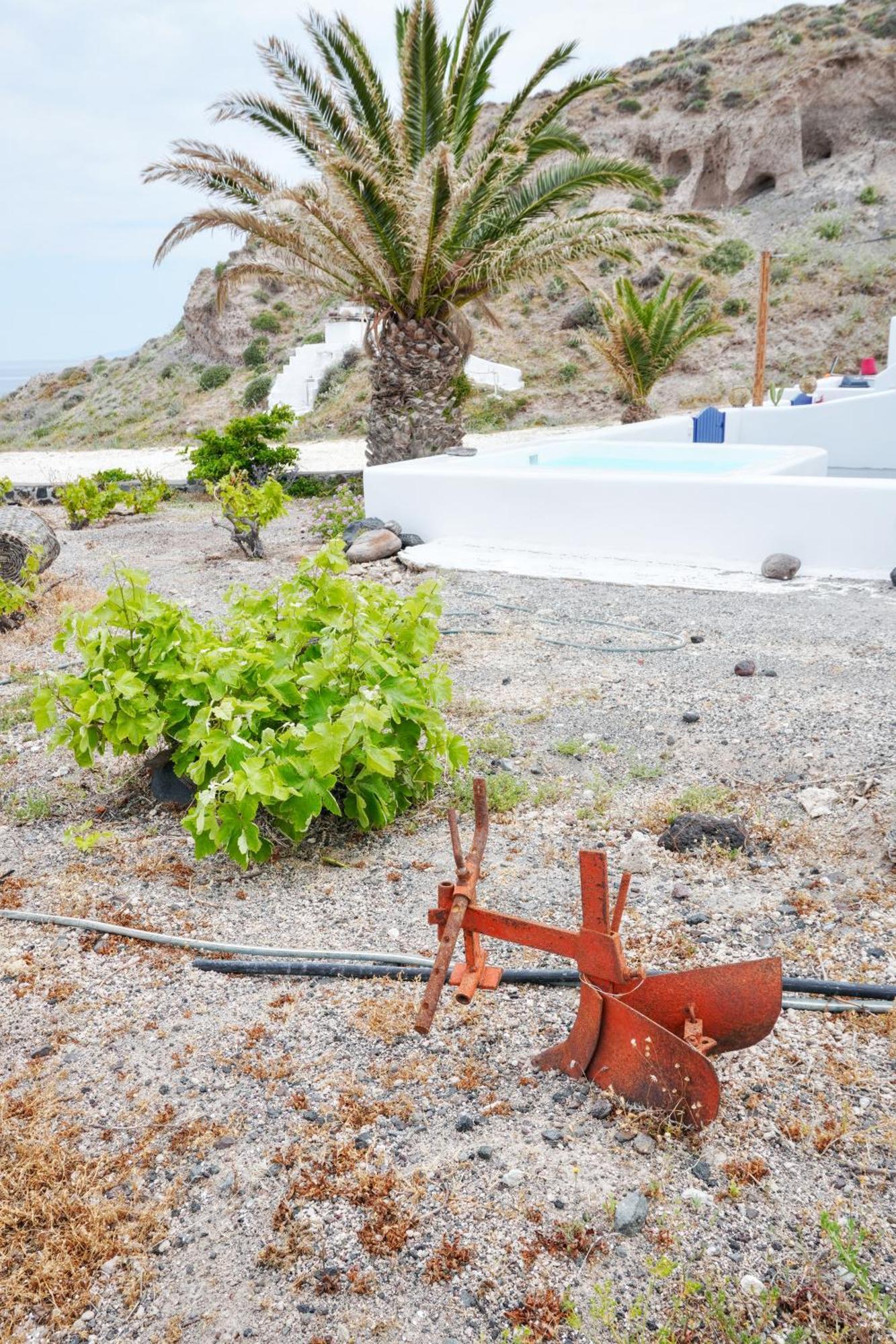 Peaceful Seafront Retreat In Santorini -Sonus Mare Beach Houses Vourvoulos Exterior photo