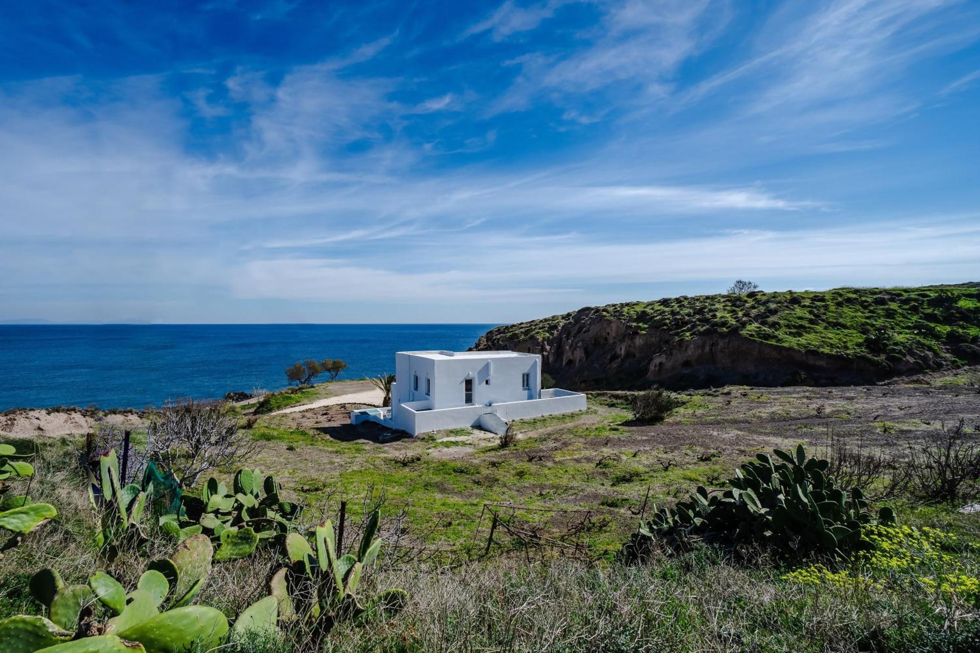 Peaceful Seafront Retreat In Santorini -Sonus Mare Beach Houses Vourvoulos Exterior photo