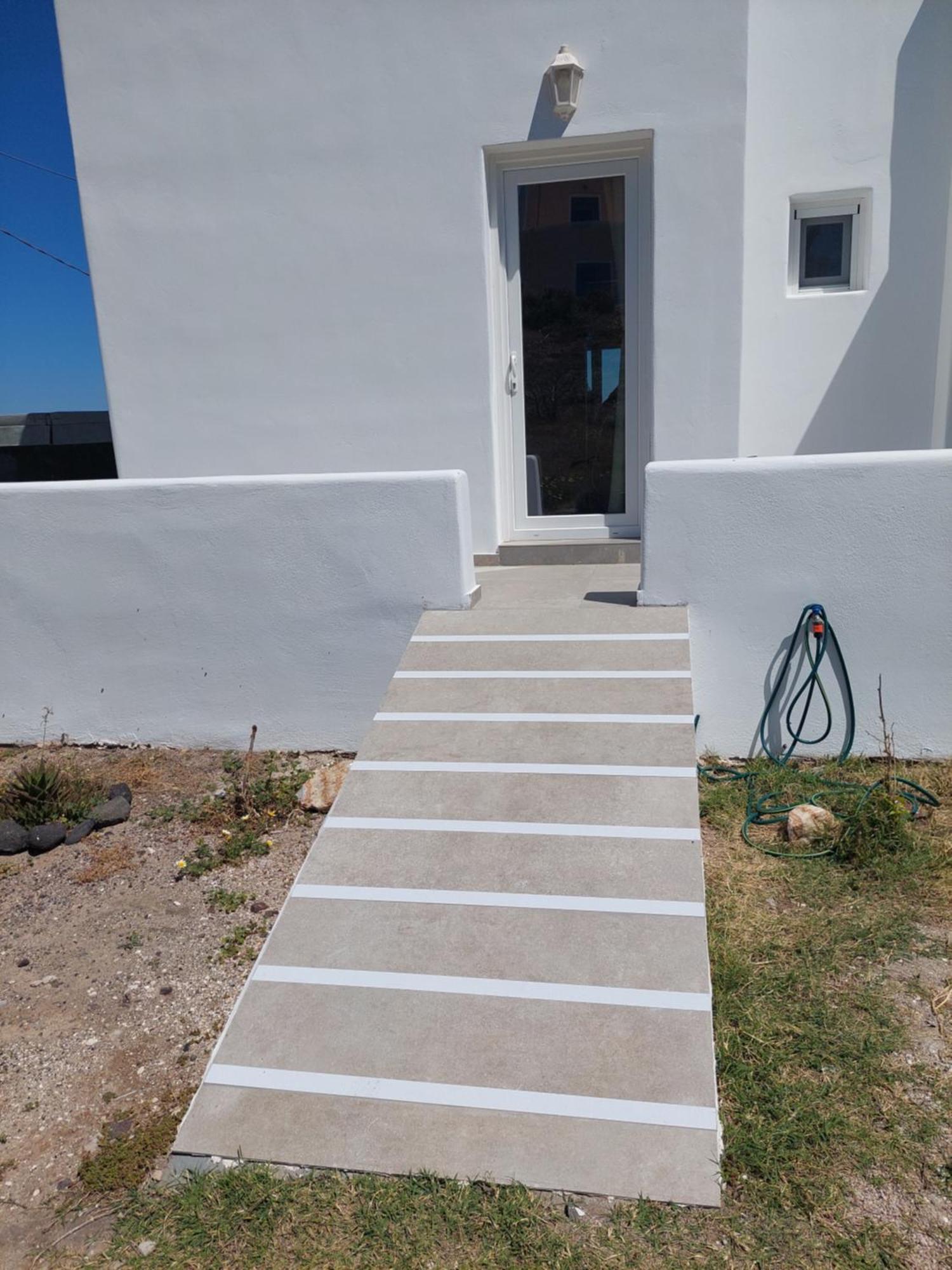 Peaceful Seafront Retreat In Santorini -Sonus Mare Beach Houses Vourvoulos Exterior photo